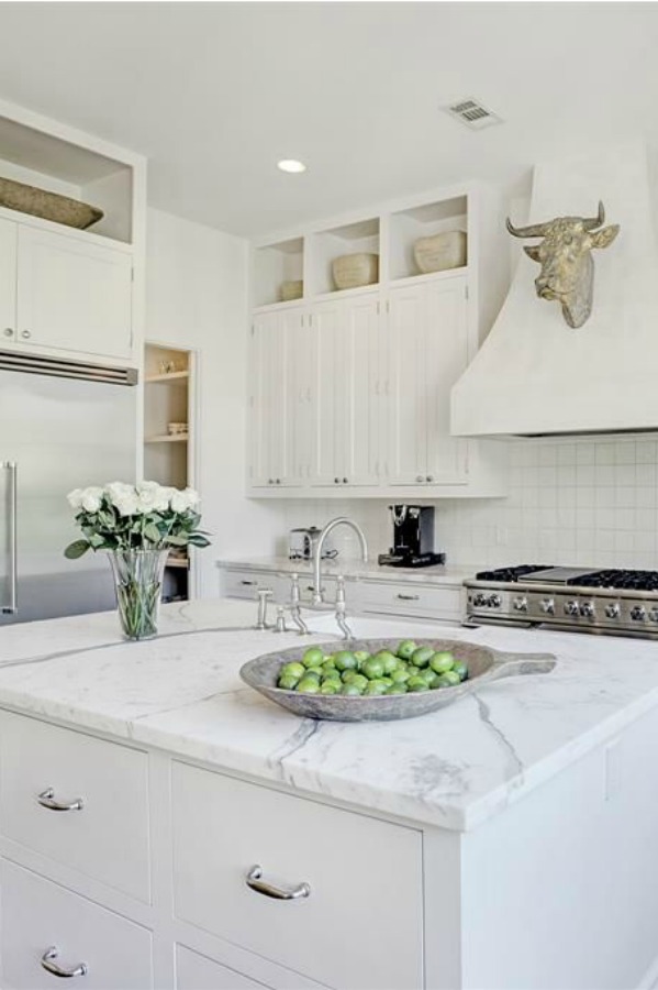 Gorgeous modern European country design style in this Houston home by Southampton. #europeancountry #interiordesign #whitedecor #modernfrench