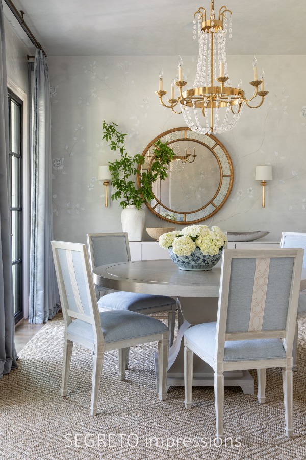 Beautiful classic traditional dining room with pale blue color palette in SEGRETO impressions (2019) by Leslie Sinclair. #interiordesign #diningroom #classic #traditionalstyle