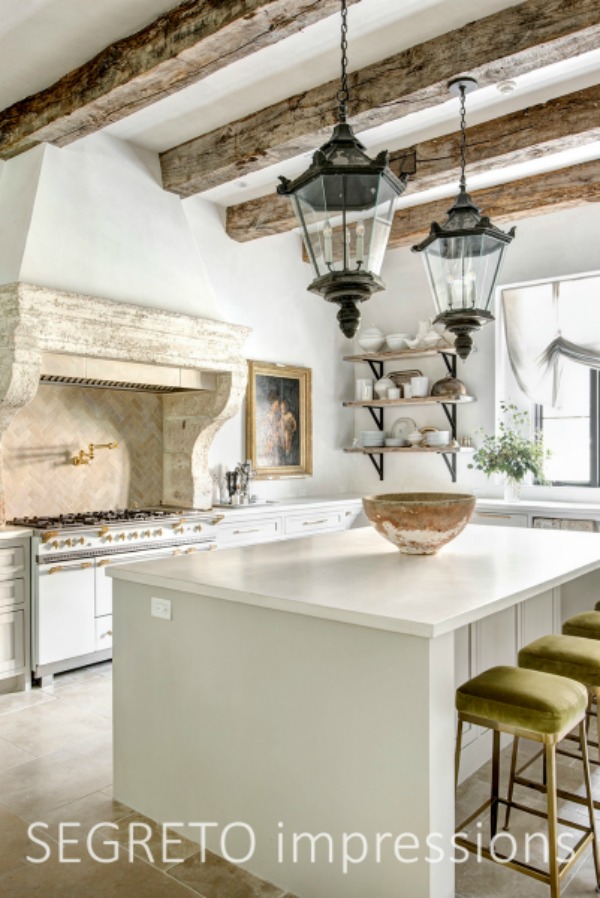 From SEGRETO impressions (2019) by Leslie Sinclair. French antiques, plaster finishes and Old World style in a showstopping modern functioning kitchen. #kitchendesign #frenchkitchen #antiques #oldworld #plasterwalls