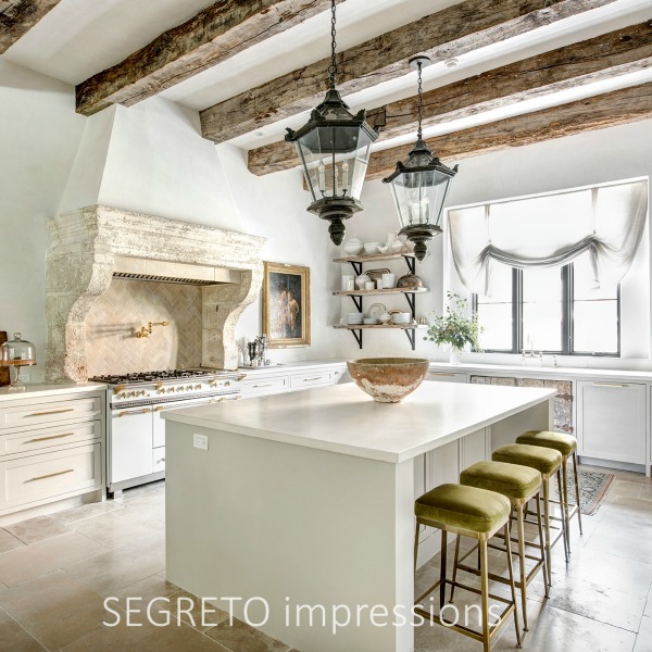 From SEGRETO impressions (2019) by Leslie Sinclair. French antiques, plaster finishes and Old World style in a showstopping modern functioning kitchen. #kitchendesign #frenchkitchen #antiques #oldworld #plasterwalls