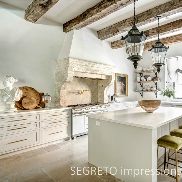 From SEGRETO impressions (2019) by Leslie Sinclair. French antiques, plaster finishes and Old World style in a showstopping modern functioning kitchen. #kitchendesign #frenchkitchen #antiques #oldworld #plasterwalls