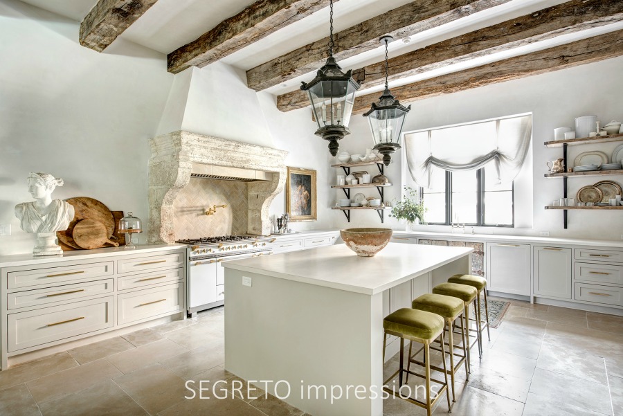 From SEGRETO impressions (2019) by Leslie Sinclair. French antiques, plaster finishes and Old World style in a showstopping modern functioning kitchen. #kitchendesign #frenchkitchen #antiques #oldworld #plasterwalls
