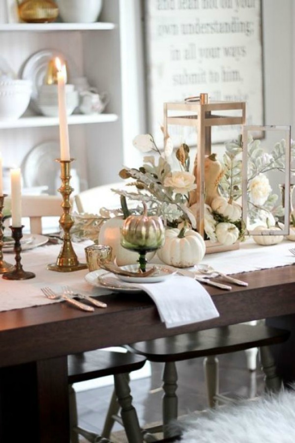Simple and lovely fall dinner table idea with menu hand lettered directly on pumpkin! #falltable #thanksgiving #tablescape #tablesetting #tabledecor