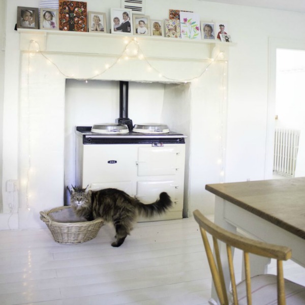 Cream AGA stove in a charming Scandinavian style cottage near London - The Beach Studios. #swedishkitchen #aga #englishcountry #kitchendesign #oldworld