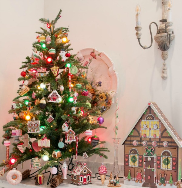 Sweet and whimsical pink Christmas decor accents - Petite Haus. #pinkchristmas #christmasdecor #christmastree