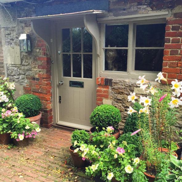 English country cottage exterior and gardens at the Hatch near London (Beach Studios). #cottageexterior #cottagegarden