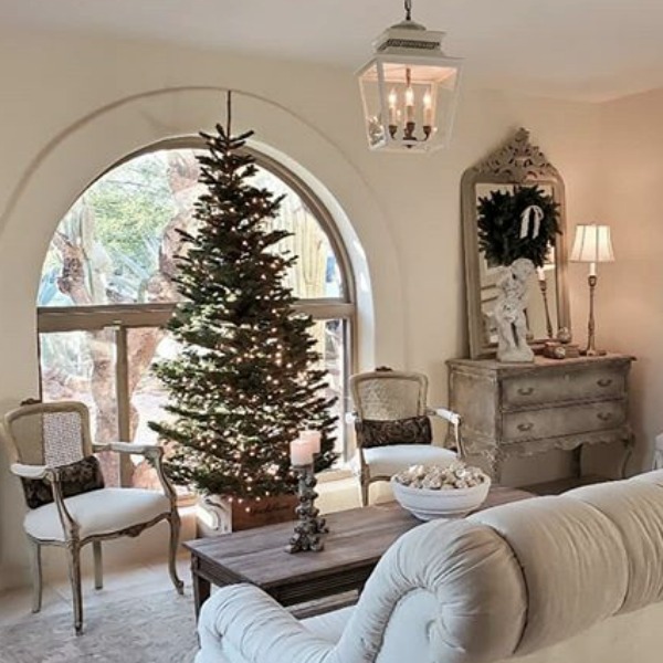 French country Christmas decor with white sophisticated details and greenery. #frenchcountry #frenchchristmas #christmasdecor #whitechristmasdecor