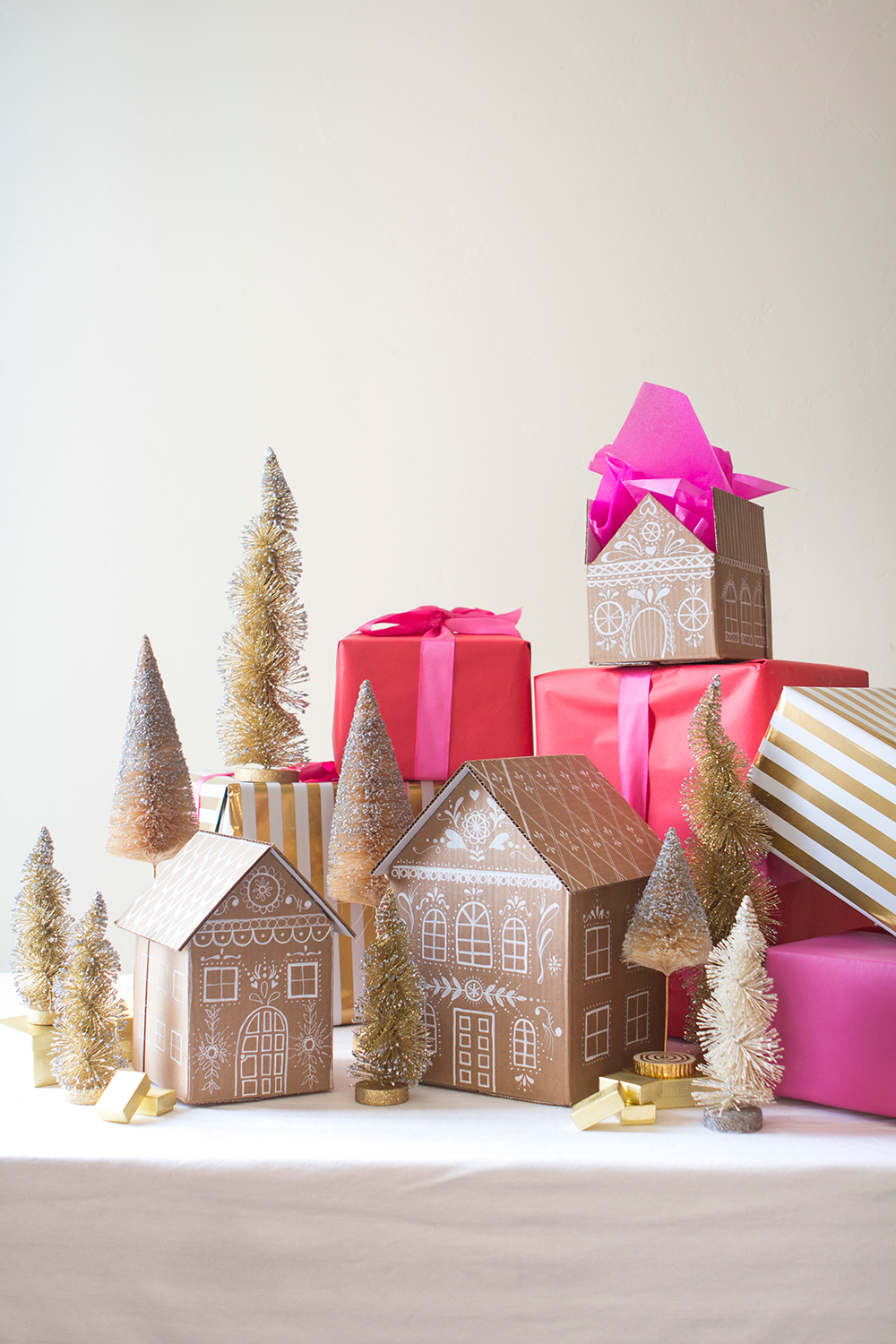 Darling gingerbread gift boxes by The House That Lars Built. #gingerbreadhouses #giftboxes #diy #holidaycrafts