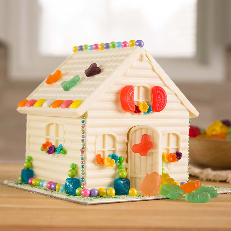 White chocolate candy house (gingerbread style house) for holiday crafting - Hearthsong at Walmart. #candyhouse #chocolatehouse #gingerbreadhouse #holidaybaking