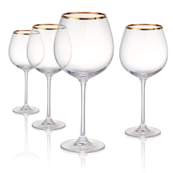 Gold rim wine glasses - Come explore Thanksgiving table decor! 