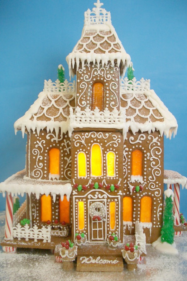 Fanciful and magnificent gingerbread house with three stories - Goodies by Anna. #gingerbreadhouse #holidaybaking #christmasdiy