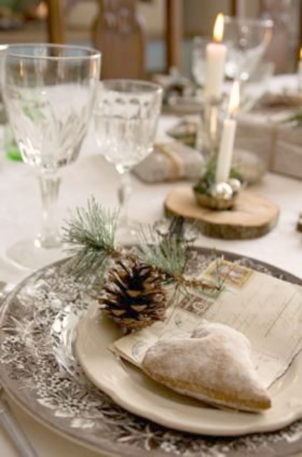 Lovely neutral Christmas tablescape with pinecone and brown transferware - Isabellas. #countryfrench #frenchcountry #holidaydecor #holidaytable #tablescape #placesetting