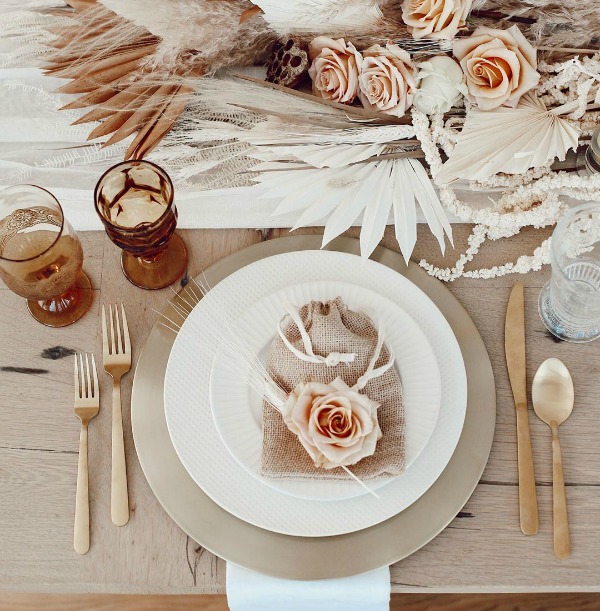 Soft and lovely neutrals and pinks for a Thanksgiving tablescape by Katrina Scott. #holidaydecor #pinkchristmas #neutralholidaydecor #tablescapes