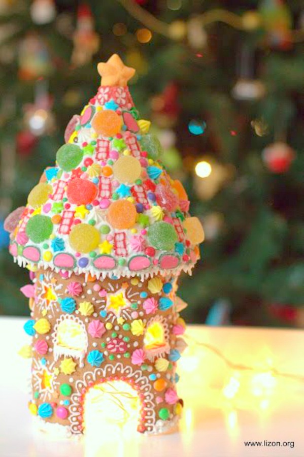 Magical and darling, this candy house turret has been decorated whimsically with colorful candies - Lizon. #gingerbreadhouse #holidaybaking