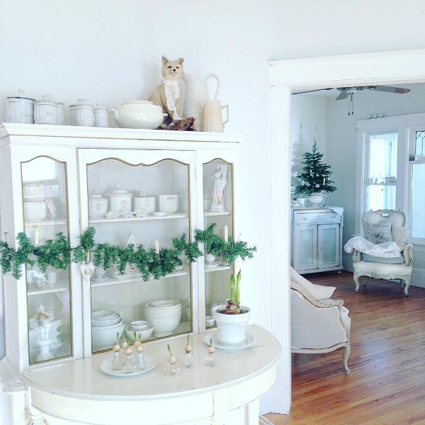 White Swedish Farmhouse Christmas & Scandinavian Holiday Decor ...