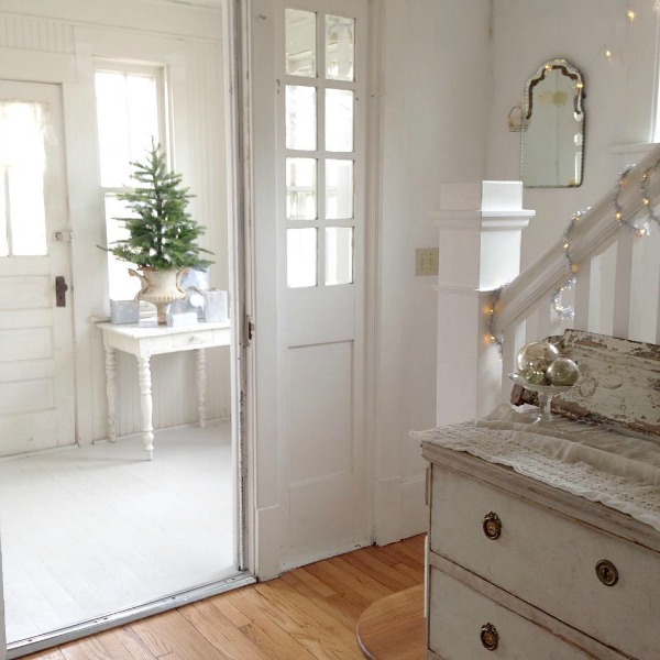 Scandinavian Christmas decor with all white, evergreens, and simple Nordic French charm - My Petite Maison. #christmasdecor #scandinavian #whitechristmas