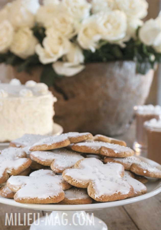 Pamela Pierce Christmas decorated table - Angels are the favored shape of holiday cookies. Heartful Messages, Inspiring Peace Quotes & Christmas Glimpses. #pamelapierce #christmasdecor #holidaydecorating #whitechristmas