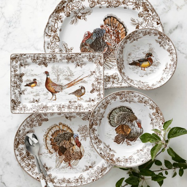 Plymouth turkey serving dishes from Williams Sonoma. #dinnerware #tabledecor #thanksgiving #thanksgivingturkey