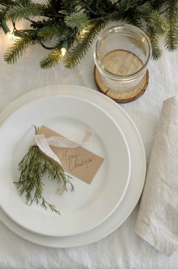 Simple and elegant country French farmhouse Christmas tablescape and placesetting - Rocky Hedge Farm. #tablescapes #placesetting #holidaytable #frenchcountry #farmhousechristmas #holidaydecor