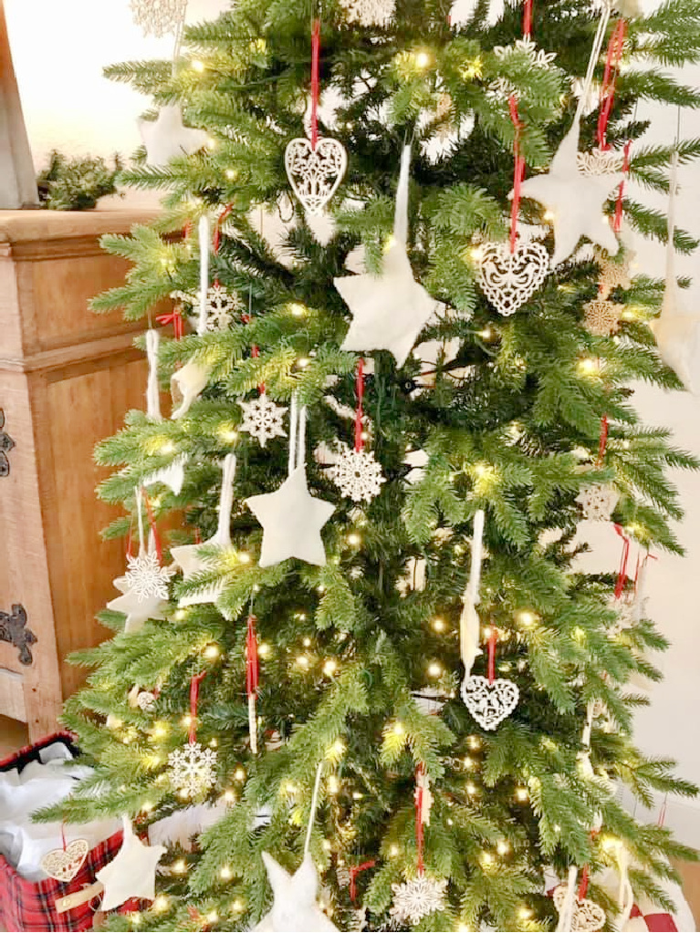 Swedish wood ornaments and white felt stars on my Belgian Fir Christmas tree - Hello Lovely Studio. #nearlynatural #belgianfir #christmastrees