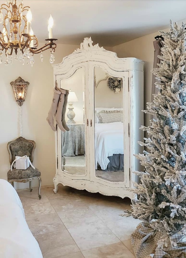 Elegant and white French country Christmas decor by The French Nest Interior Design Co. #frenchchristmas #whitechristmas #christmasdecor #frenchcountry #whitefrenchcountry