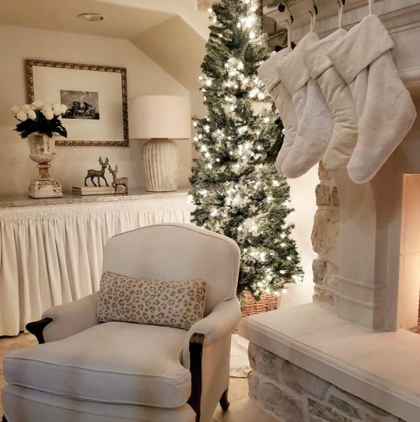 Elegant and white French country Christmas decor by The French Nest Interior Design Co. #frenchchristmas #whitechristmas #christmasdecor #frenchcountry #whitefrenchcountry