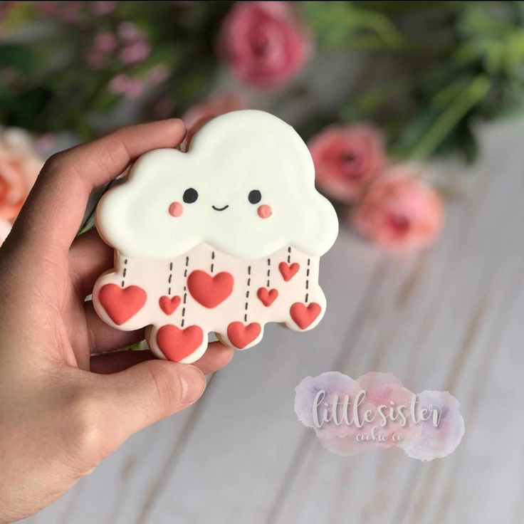 Darling cloud cookie raining hearts - LittleSisterCookie.