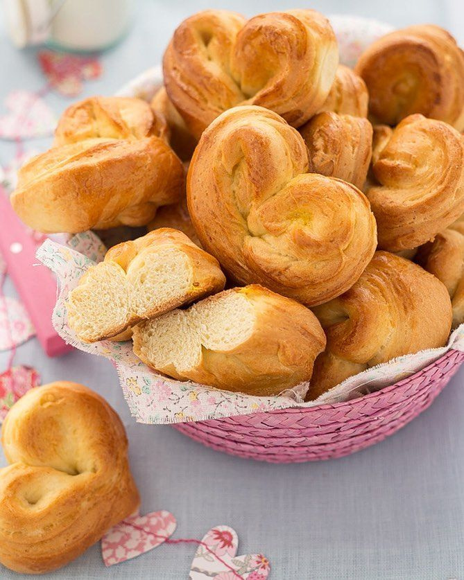 Basket of sweet heart shaped bread rolls - @chiarapassion