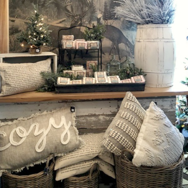 American farmhouse Christmas decor and vintage holiday decorating ideas at Urban Farmgirl in Rockford, Illinois. #hellolovelystudio #urbanfarmgirl #christmasdecor #farmhousechristmas #holidaydecor