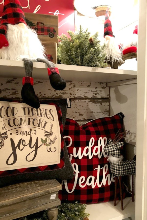 American farmhouse Christmas decor and vintage holiday decorating ideas at Urban Farmgirl in Rockford, Illinois. #hellolovelystudio #urbanfarmgirl #christmasdecor #farmhousechristmas #holidaydecor