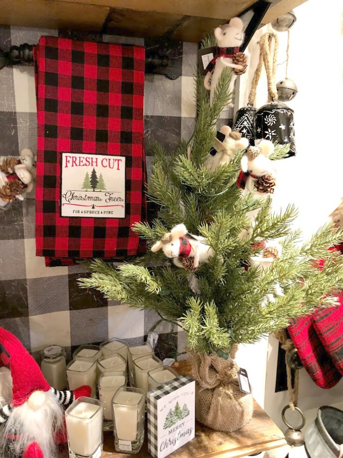 American farmhouse Christmas decor and vintage holiday decorating ideas at Urban Farmgirl in Rockford, Illinois. #hellolovelystudio #urbanfarmgirl #christmasdecor #farmhousechristmas #holidaydecor