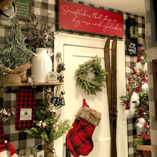 American farmhouse Christmas decor and vintage holiday decorating ideas at Urban Farmgirl in Rockford, Illinois. #hellolovelystudio #urbanfarmgirl #christmasdecor #farmhousechristmas #holidaydecor