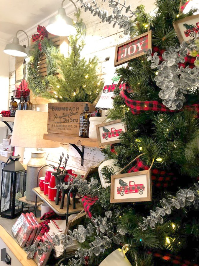 American farmhouse Christmas decor and vintage holiday decorating ideas at Urban Farmgirl in Rockford, Illinois. #hellolovelystudio #urbanfarmgirl #christmasdecor #farmhousechristmas #holidaydecor