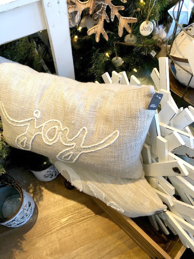 American farmhouse Christmas decor and vintage holiday decorating ideas at Urban Farmgirl in Rockford, Illinois. #hellolovelystudio #urbanfarmgirl #christmasdecor #farmhousechristmas #holidaydecor