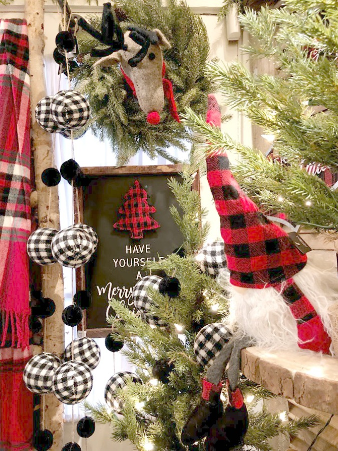 American farmhouse Christmas decor and vintage holiday decorating ideas at Urban Farmgirl in Rockford, Illinois. #hellolovelystudio #urbanfarmgirl #christmasdecor #farmhousechristmas #holidaydecor