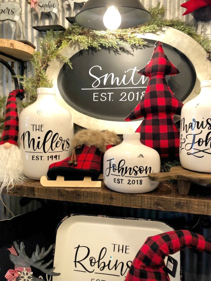 American farmhouse Christmas decor and vintage holiday decorating ideas at Urban Farmgirl in Rockford, Illinois. #hellolovelystudio #urbanfarmgirl #christmasdecor #farmhousechristmas #holidaydecor