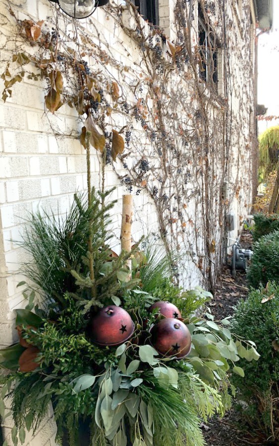 American farmhouse Christmas decor and vintage holiday decorating ideas at Urban Farmgirl in Rockford, Illinois. #hellolovelystudio #urbanfarmgirl #christmasdecor #farmhousechristmas #holidaydecor