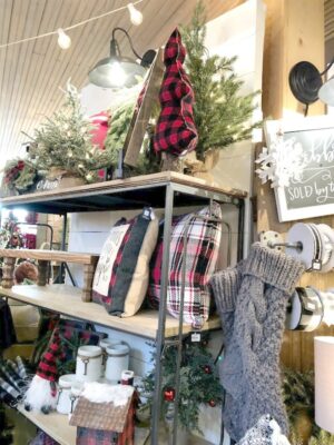 Urban Farmgirl American Farmhouse Christmas Decorating Inspiration ...
