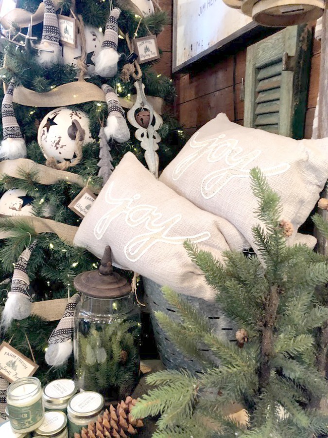 American farmhouse Christmas decor and vintage holiday decorating ideas at Urban Farmgirl in Rockford, Illinois. #hellolovelystudio #urbanfarmgirl #christmasdecor #farmhousechristmas #holidaydecor