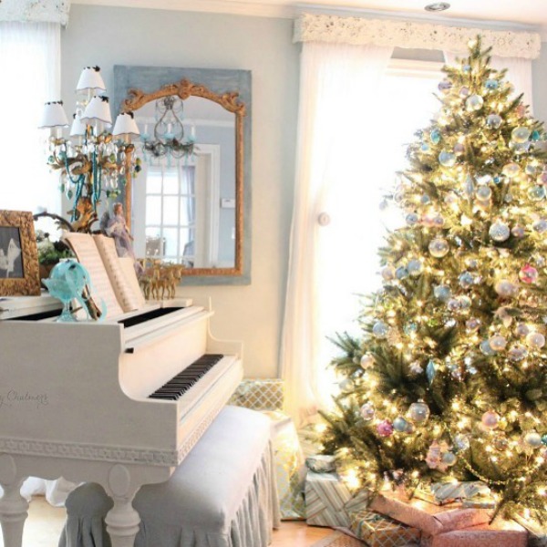 Soft and elegant French country Christmas living room with sophisticated and subdued palette - Amy Chalmers of Maison Decor. Come discover 23 Charming Christmas Decorating Ideas to Save. #frenchcountrychristmas #frenchchristmas #livingroom #christmasdecor #elegantchristmas