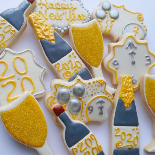 New Years Eve Cookies - KraftyKreations2014 on Etsy. New Year Inspirational Quotes as well as 9 Party Ideas. #cookies #newyearseve #champagnecookies