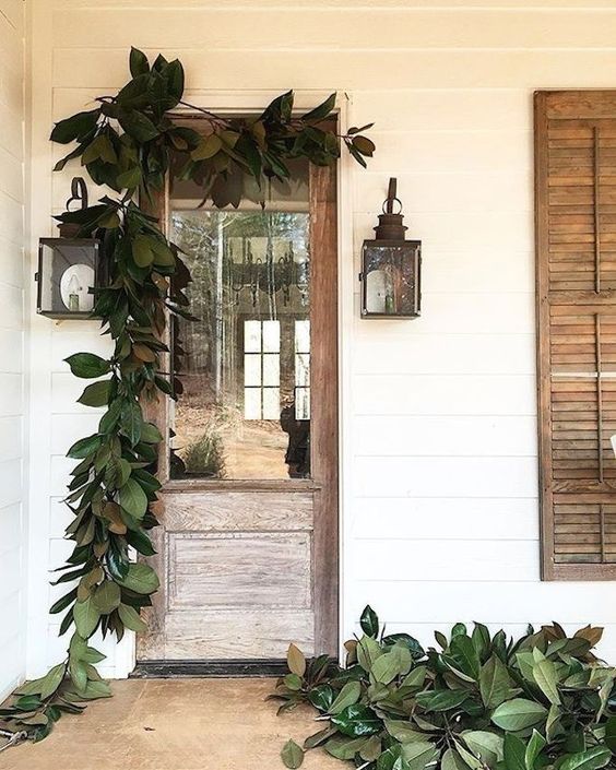 Beautiful exteriors and front doors decorated for Christmas! #christmasdecor #exteriors #outdoordecor #christmas