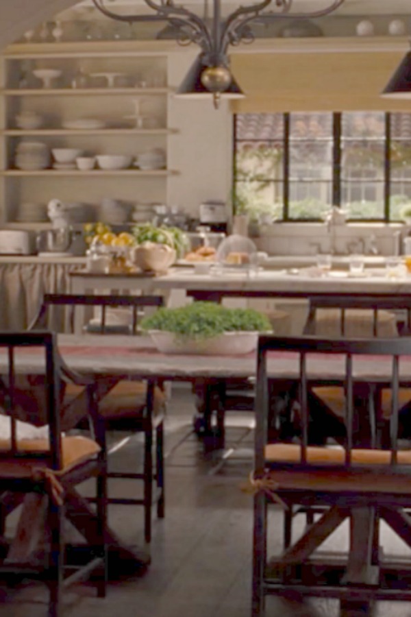 Gorgeous "It's Complicated" movie house Cali inspired Belgian interior design and decor inspiration from Nancy Meyers' set - Universal Studios. #itscomplicated #moviehouses #interiordesign #belgiandesign