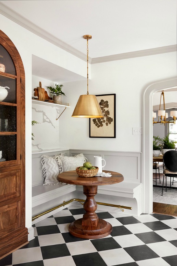Charming breakfast nook with bnquette! This tranquil Tudor cottage was renovated on HGTV's Fixer Upper by Chip and Joanna and is known as the Scrivano House. #fixerupper #scrivano #cottagestyle #interiordesign #greytrim #serenedecor
