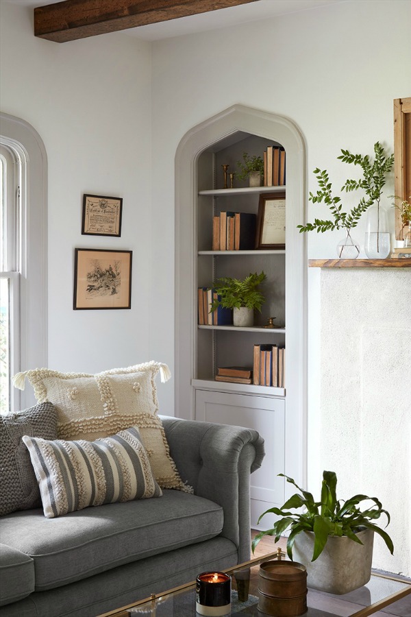  Come get inspired by Tranquil and Timeless Tudor Design Details From a Serene 1920s Texas Cottage renovated on HGTV's Fixer Upper by Chip and Joanna and known as the Scrivano House. #fixerupper #scrivano #cottagestyle #interiordesign #greytrim #serenedecor #livingroom