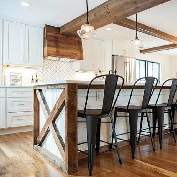 Fixer Upper urban farmhouse rustic decor inspiration in a Beloit, WI 1900 farmhouse. #fixerupperstyle #hellolovelystudio #modernfarmhousedecor #shiplap #barndoor #urbanfarmhouse #beloitwisconsin