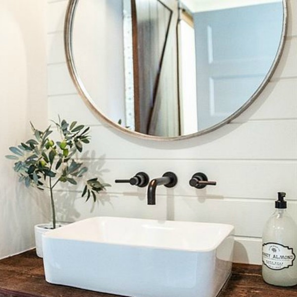 Urban farmhouse rustic design elements with black and white in a Wisconsin farmhouse. #hellolovelystudio #modernfarmhousedecor #shiplap #barndoor #farmhousedecorating #blackwindows