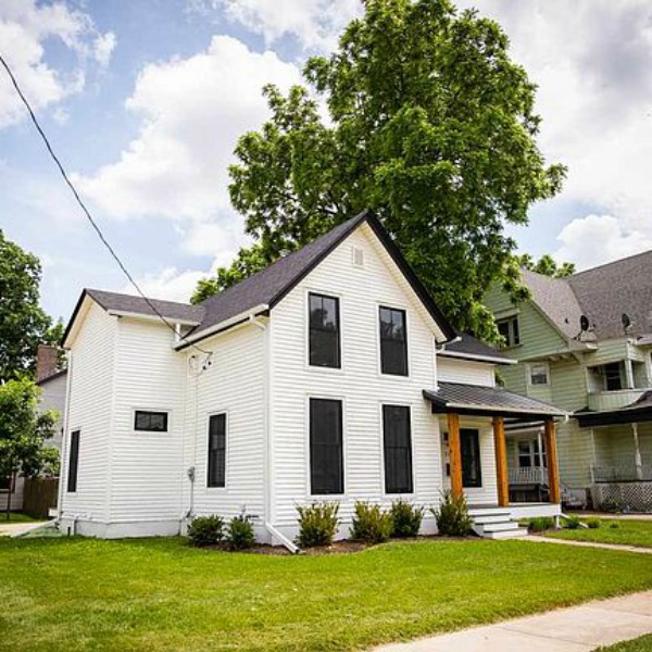 Beautiful Renovated Black & White Urban Farmhouse in Wisconsin & rustic interior design ideas to get the look. #hellolovelystudio #blackandwhitedecor #urbanfarmhouse #modernfarmhouse #interiordesign #renovatedfarmhouse