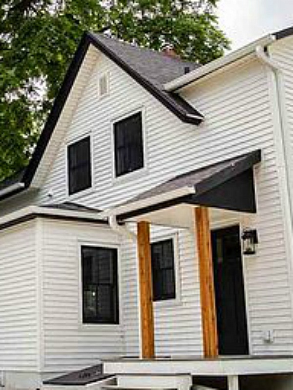 Beautiful Renovated Black & White Urban Farmhouse in Wisconsin & rustic interior design ideas to get the look. #hellolovelystudio #blackandwhitedecor #urbanfarmhouse #modernfarmhouse #interiordesign #renovatedfarmhouse