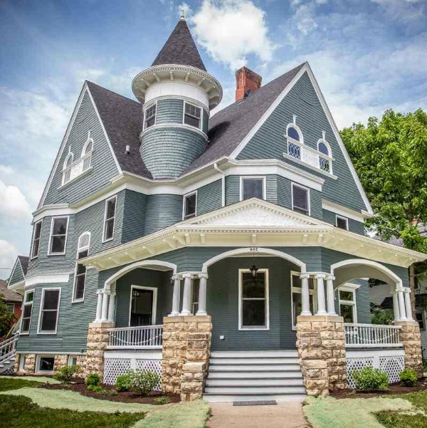 Architecturally magnificent Victorian style historic home tour (Beloit, WI). #victorianhome #interiordesign #hometour #homerenovation #historichome